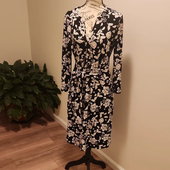 White House Black Market Black and White Long Sleeve Sheath Dress - Picture 2 of 9